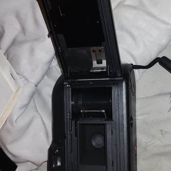 Vintage Canon camera and Canon bag with brush cleaner - Picture 4 of 13